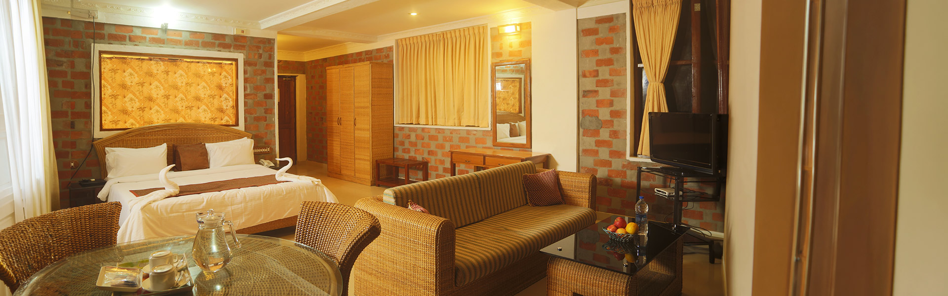 Rooms & Suites